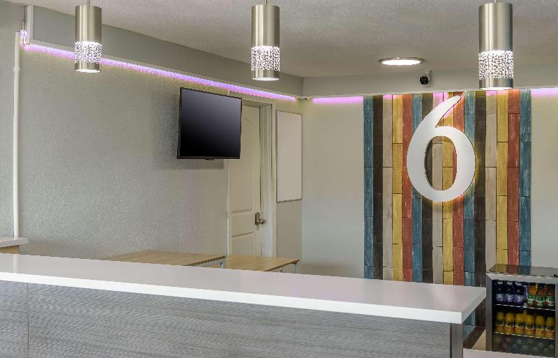 Motel 6 Topeka Northwest image