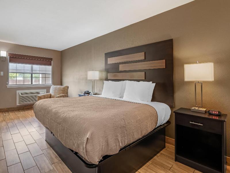 Quality Inn & Suites New Boston - Texarkana West image