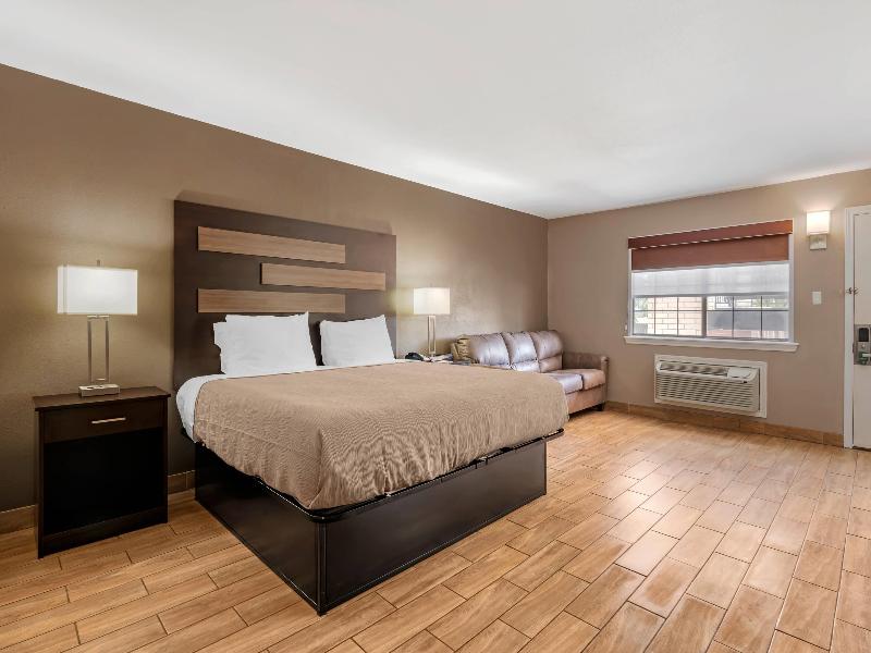 Quality Inn & Suites New Boston - Texarkana West image