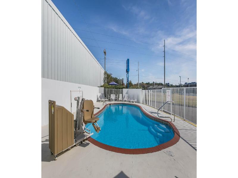 Motel 6 Dothan, AL