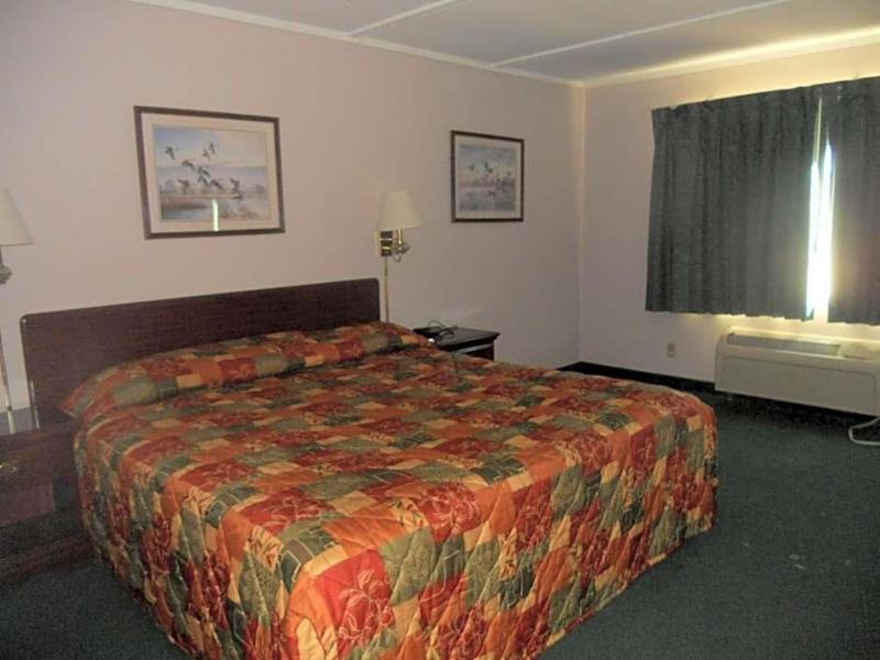Rapids Inn and Suites image 3