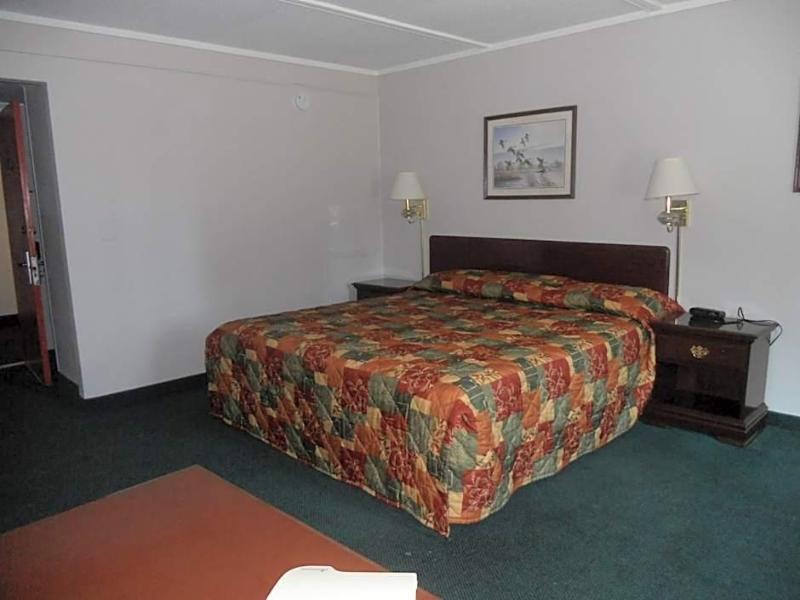 Rapids Inn and Suites image 5