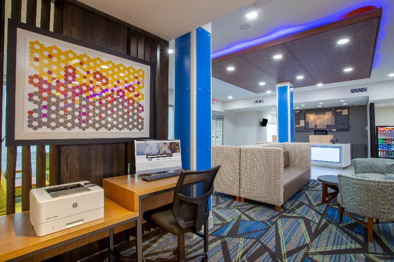 Holiday Inn Express & Suites Deland South image