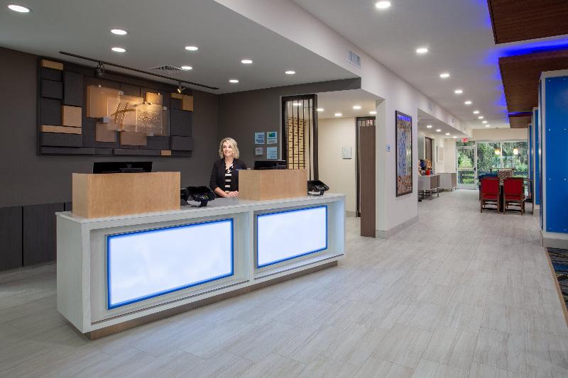 Holiday Inn Express & Suites Deland South image