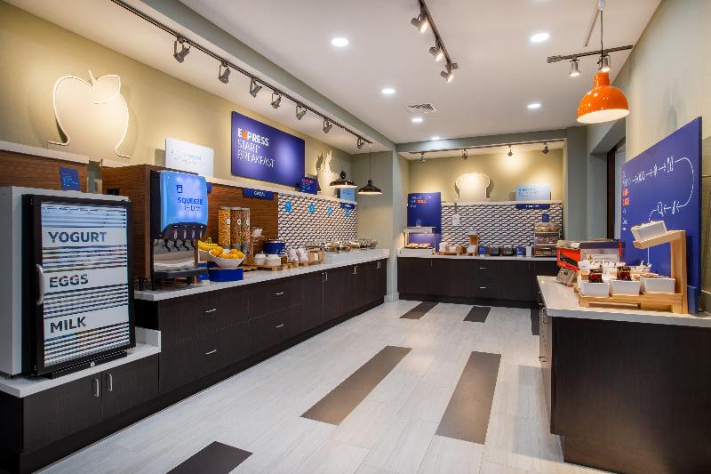 Holiday Inn Express & Suites Deland South image