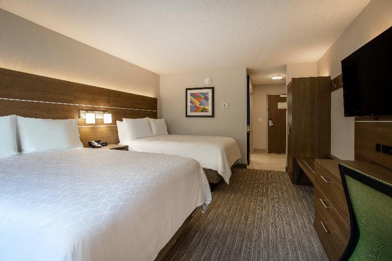 Holiday Inn Express & Suites Deland South photo 12