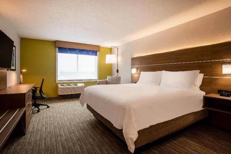 Holiday Inn Express & Suites Deland South photo 18