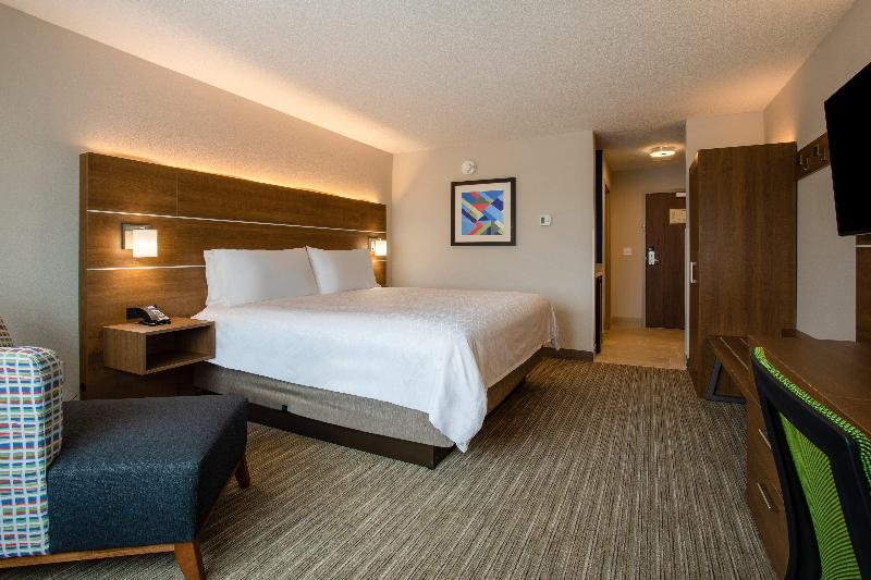 Holiday Inn Express & Suites Deland South photo 19