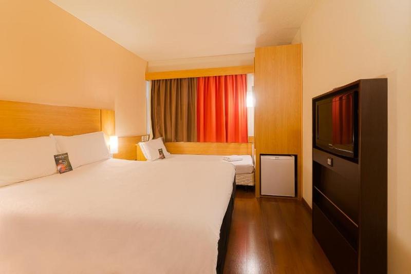 ibis Porto Alegre Moinhos de Vento image