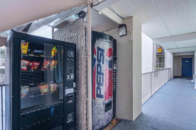 Motel 6 Cleveland Tx image