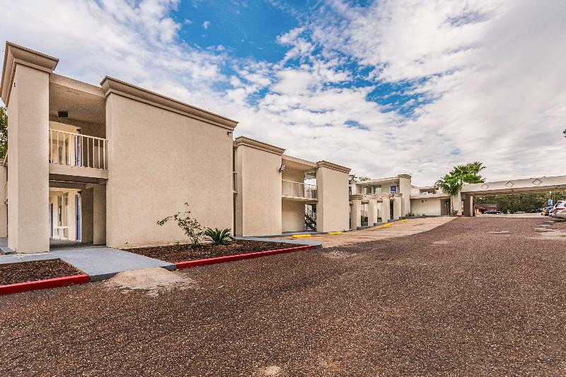 Motel 6 Cleveland Tx image