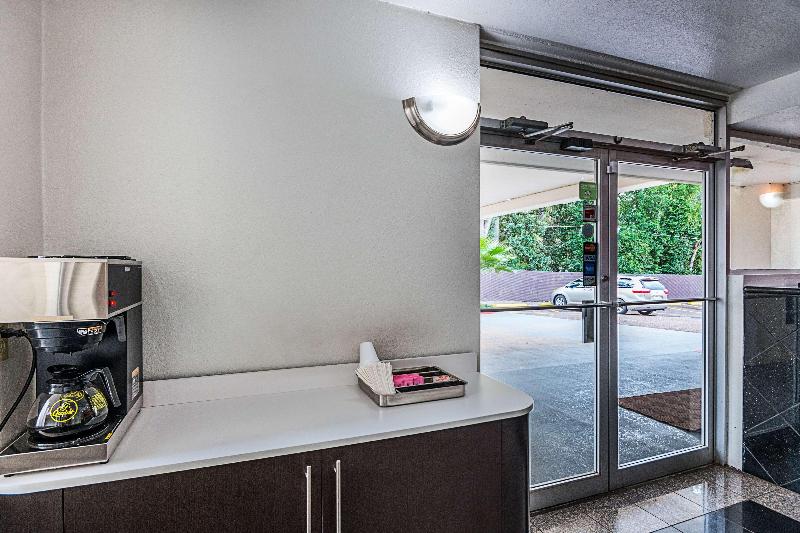 Motel 6 Cleveland Tx image
