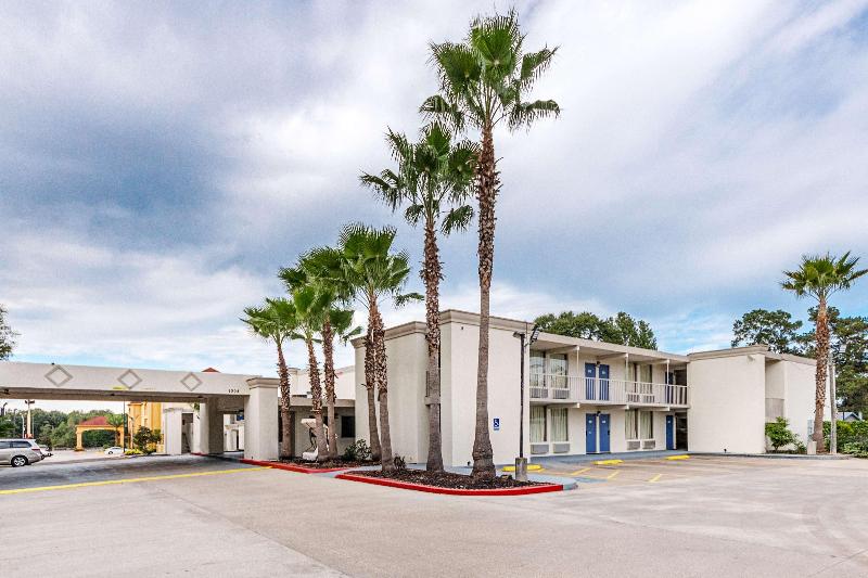 Motel 6 Cleveland Tx image