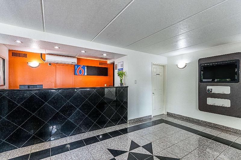 Motel 6 Cleveland Tx image