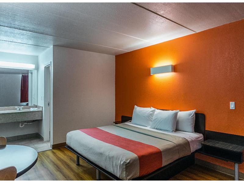 Motel 6 Cleveland, TX GA image