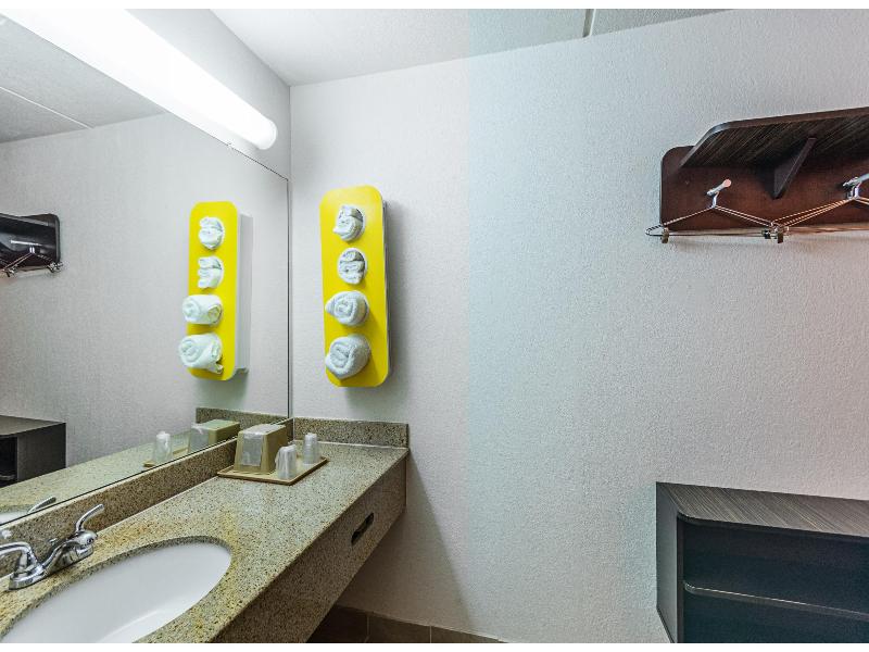 Motel 6 Cleveland, TX GA image