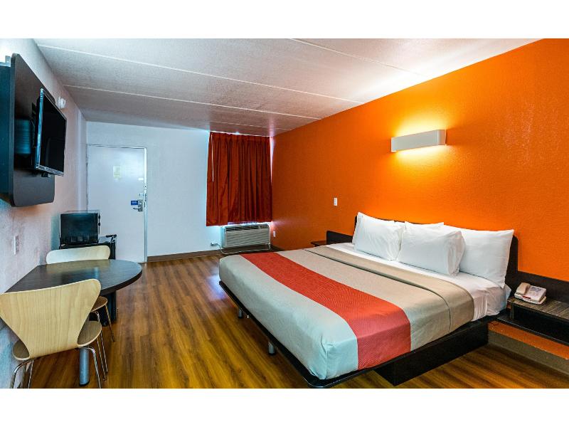 Motel 6 Cleveland, TX GA image