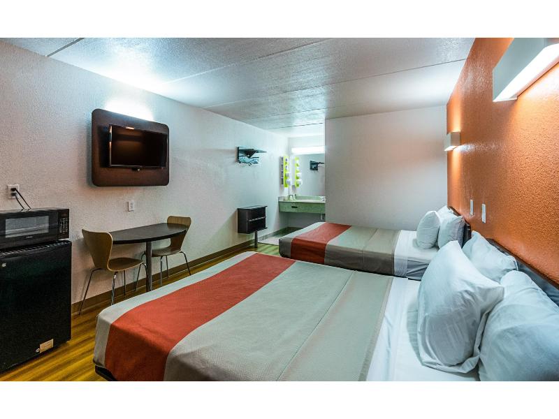 Motel 6 Cleveland, TX GA image