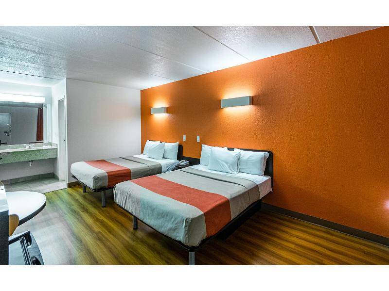 Motel 6 Cleveland, TX GA image