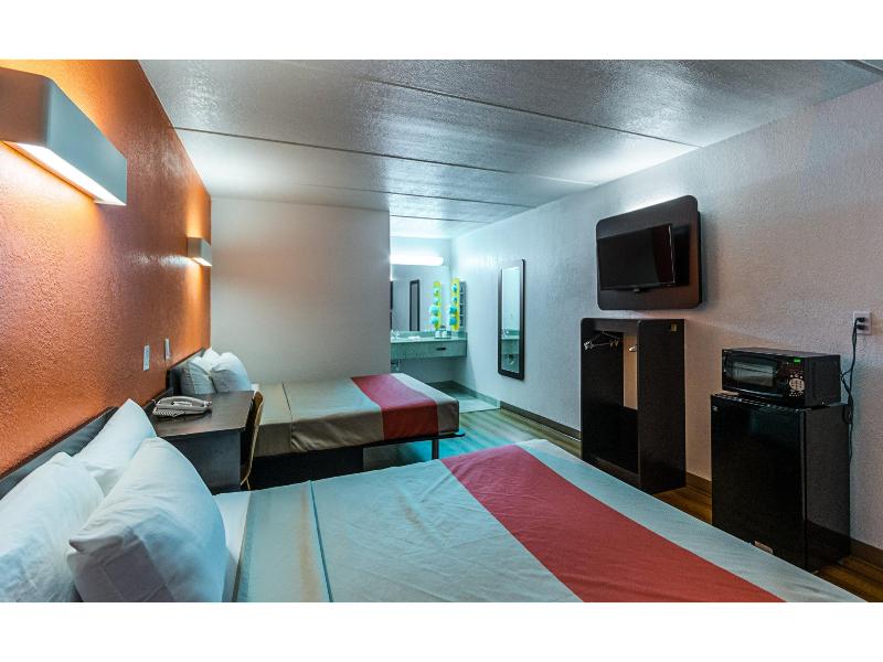 Motel 6 Cleveland, TX GA image