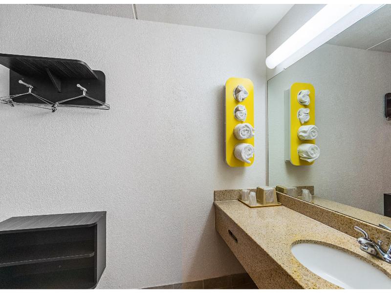 Motel 6 Cleveland, TX GA image