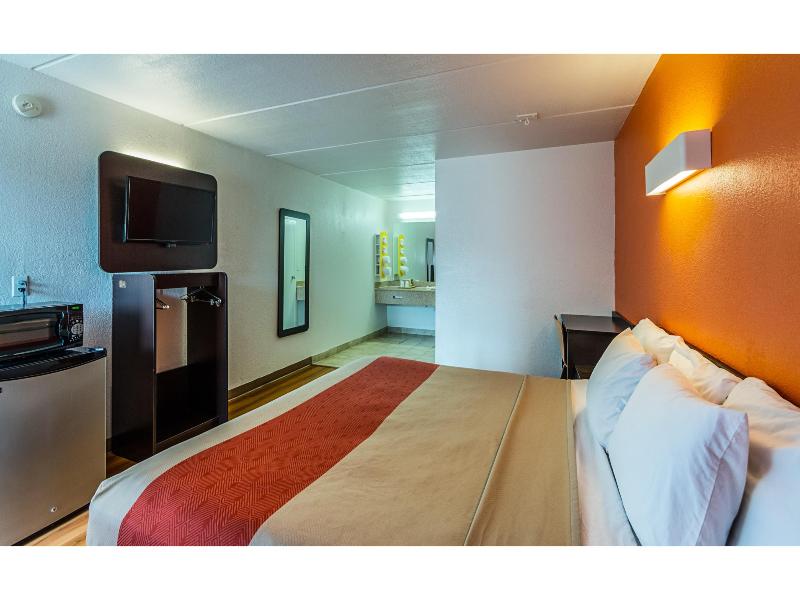 Motel 6 Cleveland, TX GA image