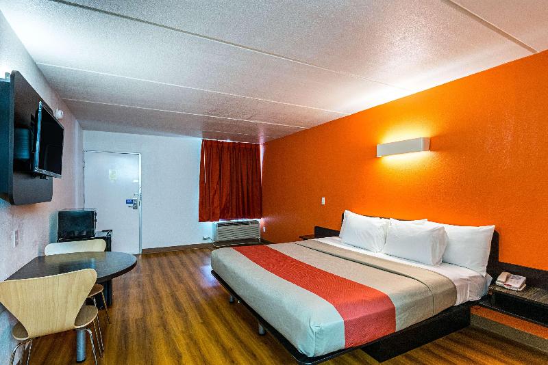 Motel 6 Cleveland Tx image