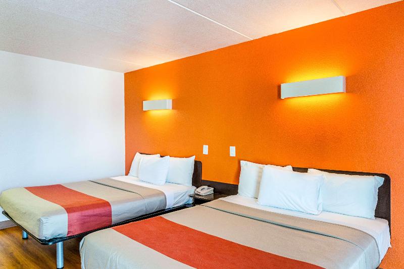 Motel 6 Cleveland Tx image