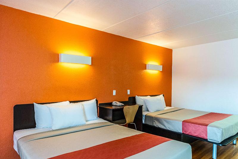 Motel 6 Cleveland Tx image