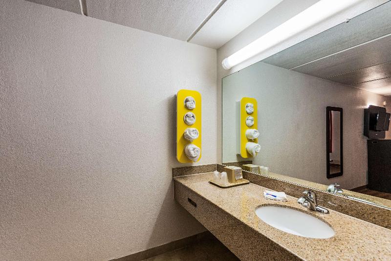 Motel 6 Cleveland Tx image