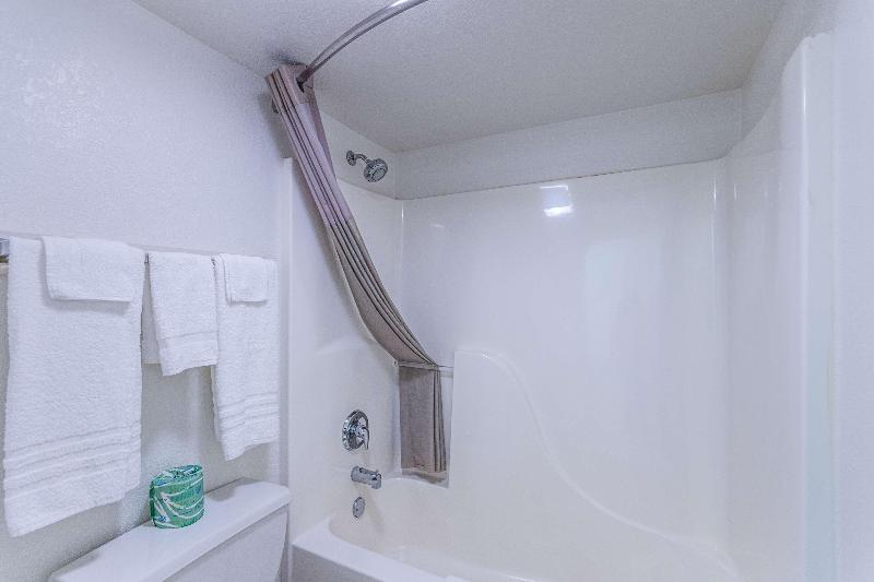 Motel 6 Cleveland Tx image