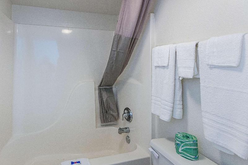 Motel 6 Cleveland Tx image