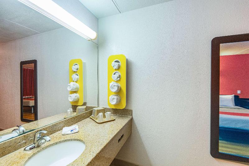 Motel 6 Cleveland Tx image