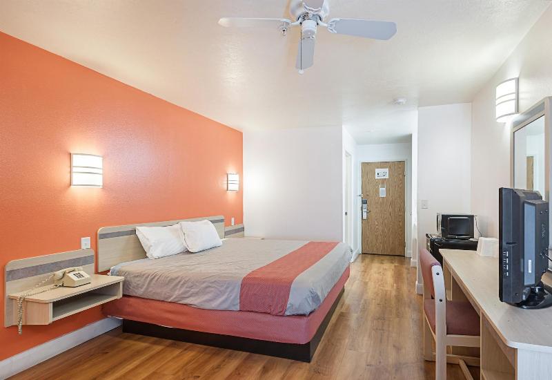 Motel 6 Beaver image
