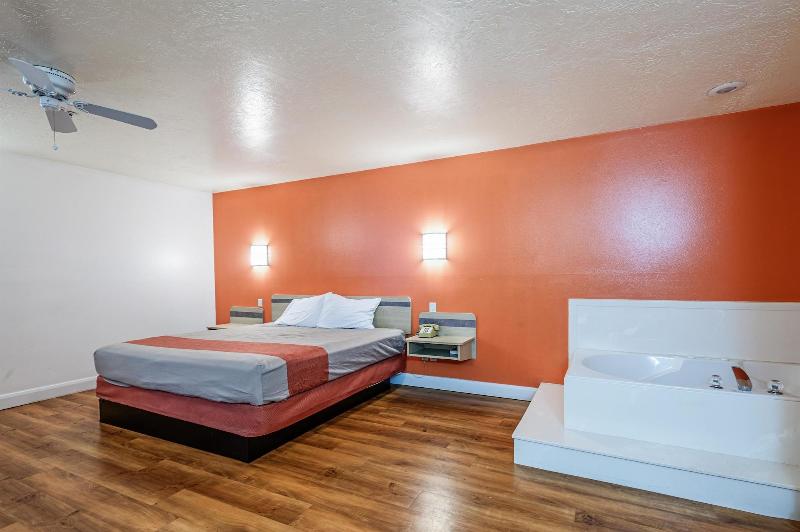 Motel 6 Beaver image