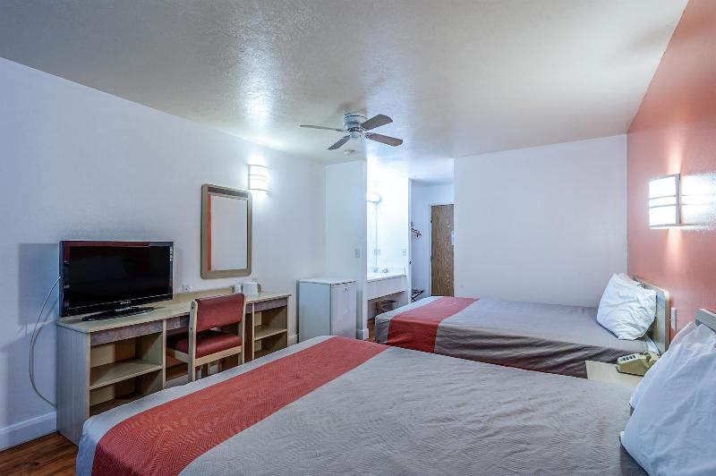 Motel 6 Beaver image