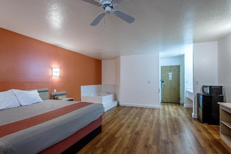 Motel 6 Beaver image