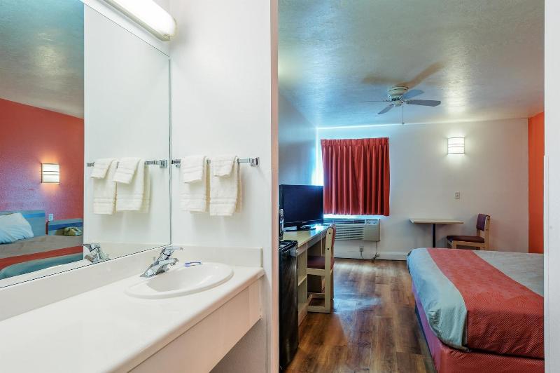 Motel 6 Beaver image