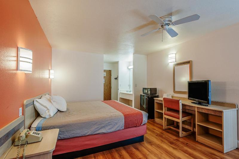 Motel 6 Beaver image