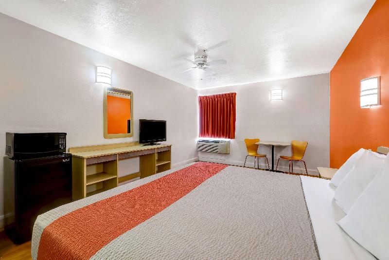 Motel 6 Beaver image