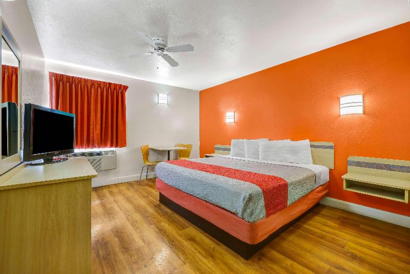 Motel 6 Beaver image