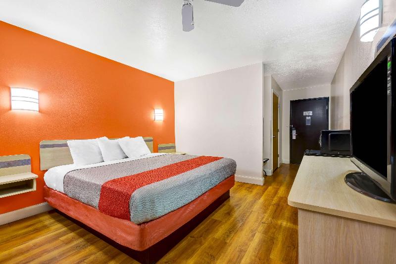 Motel 6 Beaver image
