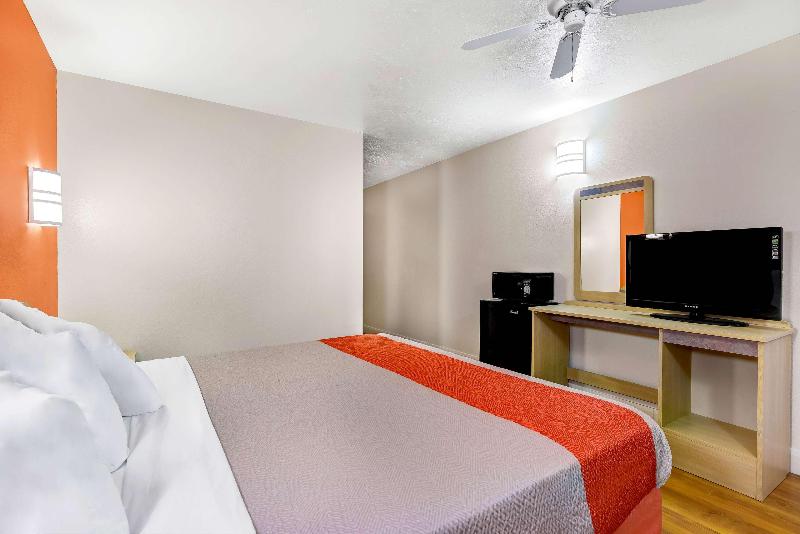 Motel 6 Beaver image