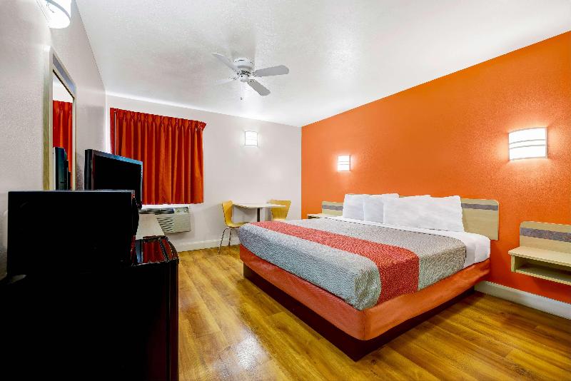 Motel 6 Beaver image