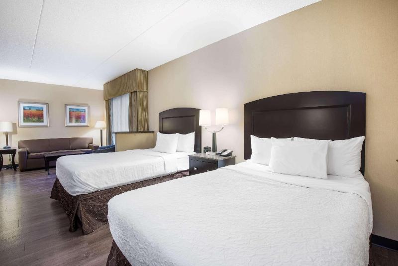La Quinta Inn & Suites Bel Air/I-95 Exit 77A image