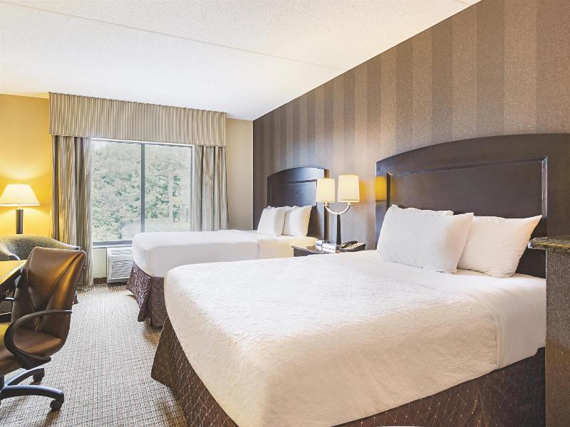 La Quinta Inn & Suites Bel Air/I-95 Exit 77A image