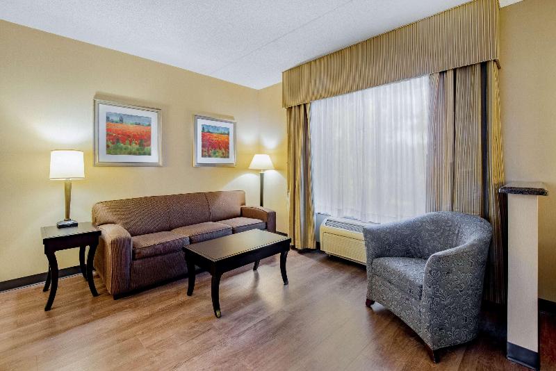 La Quinta Inn & Suites Bel Air/I-95 Exit 77A image