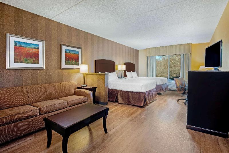 La Quinta Inn & Suites Bel Air/I-95 Exit 77A image
