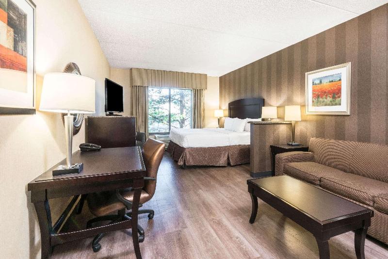 La Quinta Inn & Suites Bel Air/I-95 Exit 77A image