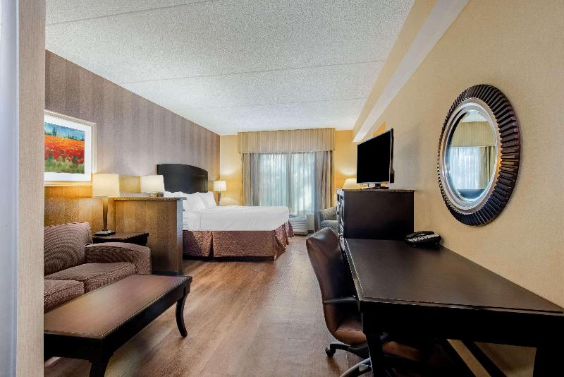 La Quinta Inn & Suites Bel Air/I-95 Exit 77A image
